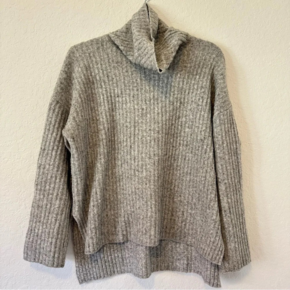 H&M Turtleneck Sweater Size Small - Picture 1 of 5
